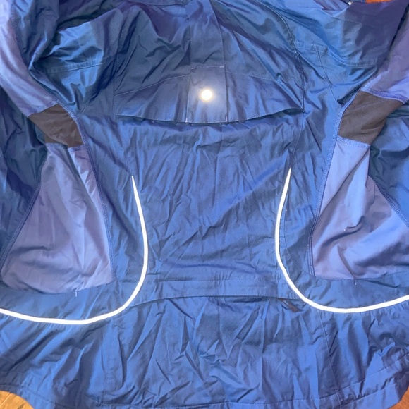 Lululemon running jacket - Picture 3 of 3